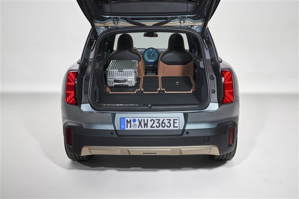 MINI Countryman新特点揭秘:尺寸增大、续航提升与内饰升级