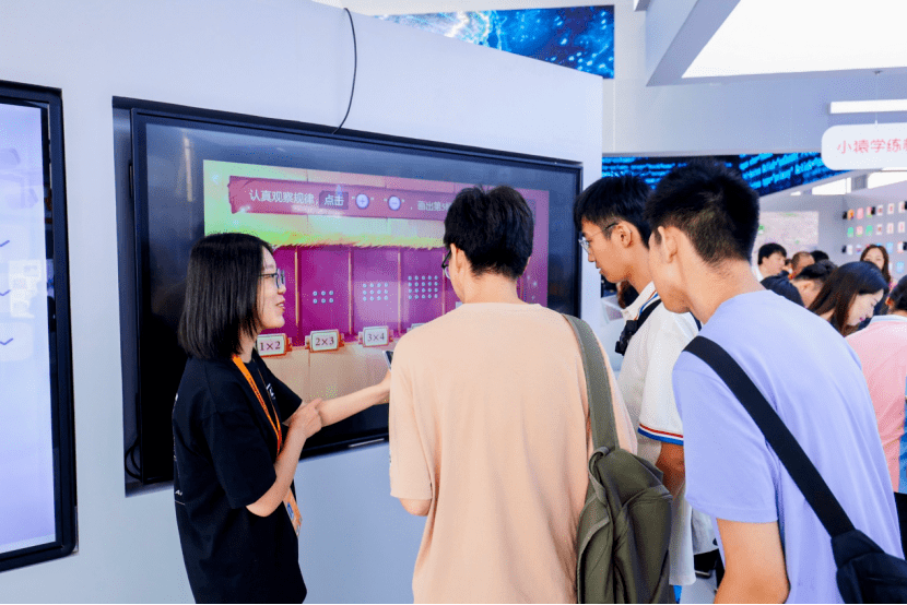 海豚自习APP亮相服贸会 AI个性化自主学习工具成爆品