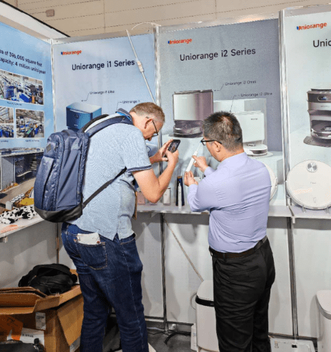 IFA 2023,橙色云携智能扫拖机器人i2惊艳亮相