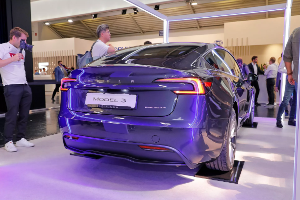 特斯拉全新Model 3亮相慕尼黑车展,外观升级、内饰调整全解析!