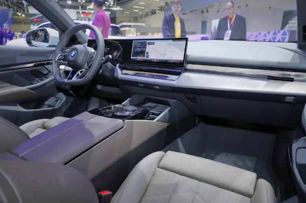 宝马电动家族扩容,i5 eDrive40和M60 xDrive双双登场