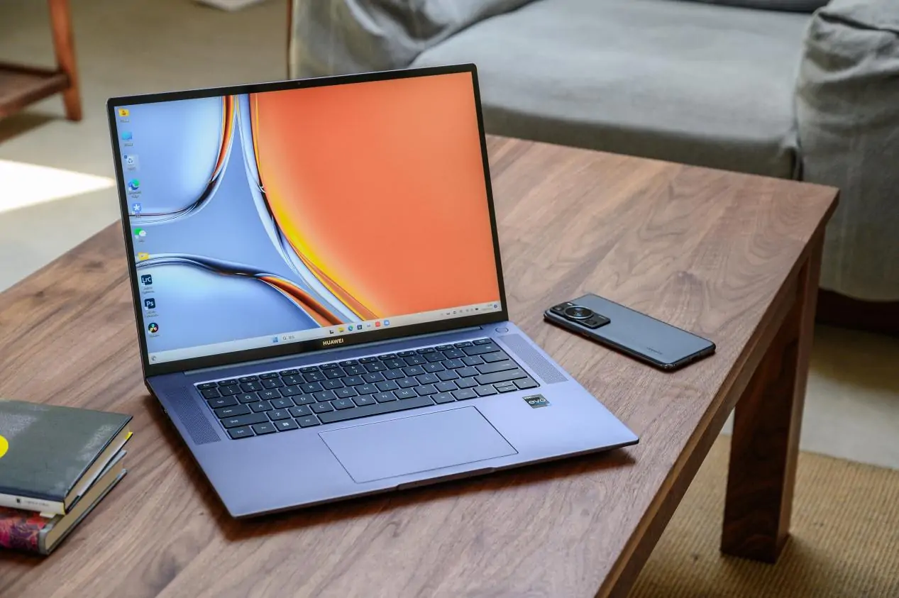 助力有为青年奔乘风破浪，华为智慧 PC 联接每一份热爱