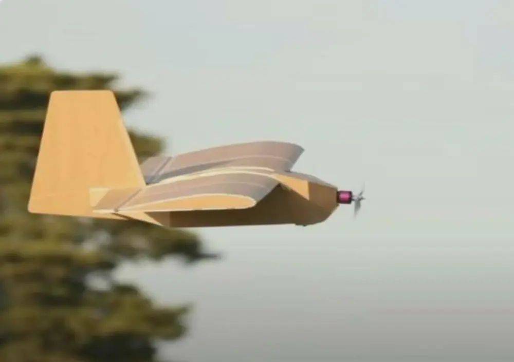 俄军防不胜防,乌克兰用皮筋弹射的“纸板无人机”,是不是很神奇?