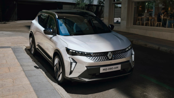 雷诺Scenic E-Tech内饰豪华，搭载强劲动力系统