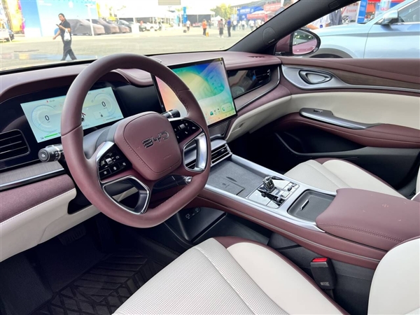 比亚迪海豹DM-i亮相：首款超级混动车型登场！