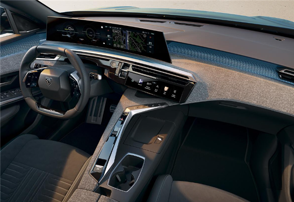 标志e-3008电动SUV:全新外观设计与科技内饰惊艳亮相