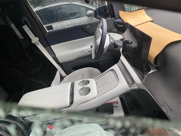 小鹏汽车首次涉足MPV领域,X9助力年轻人的出行梦想