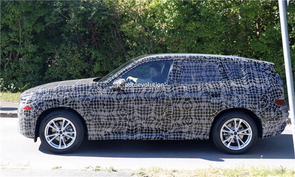 新一代宝马X3曝光!路试谍照揭秘外观设计