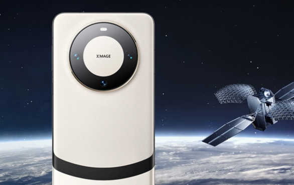 成龙低调光顾崇州华为旗舰店，悄然购入最新一代Mate手机