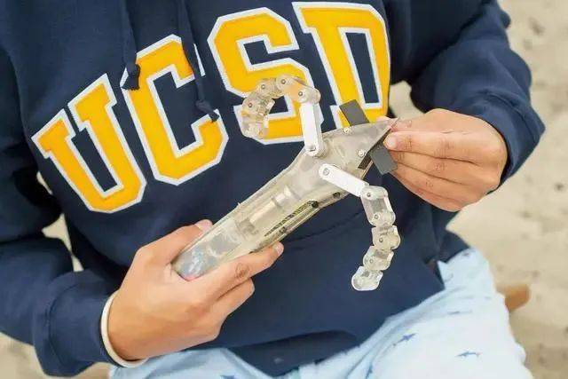 未来可能利用加州大学研发的海龟启发机器人进行太空探索