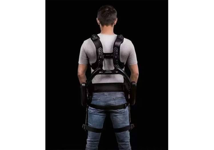 可协助工人搬起25公斤重物！柯马发布新型可穿戴机器人解决方案