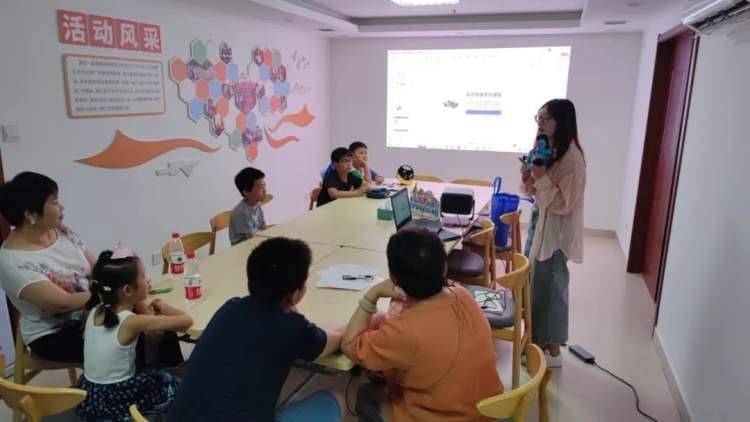 VR体验、旋转飞椅……普陀这里的课程好玩又好学