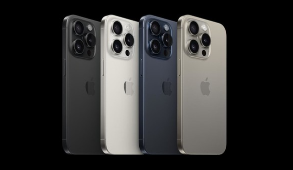 科技新闻：iPhone 15 vs 华为Mate 60 - 两大巨头巅峰对决