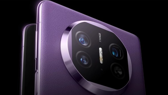 张智霖曝光华为新机 Mate X5成明星青睐之选