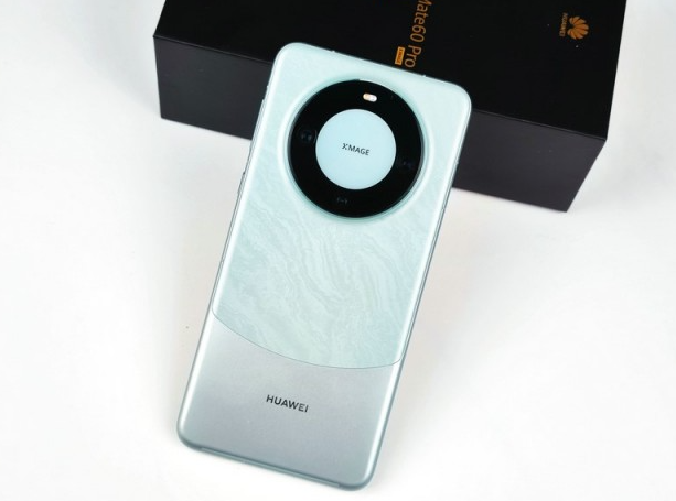 华为Mate60 Pro惊艳亮相：全面升级的性能、通信和拍照体验