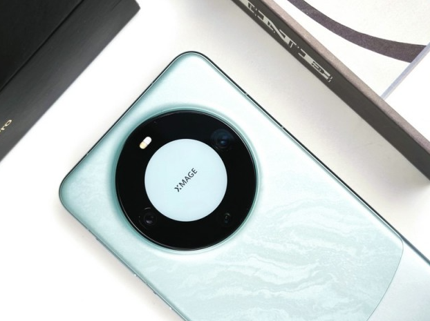 华为Mate60 Pro惊艳亮相：全面升级的性能、通信和拍照体验