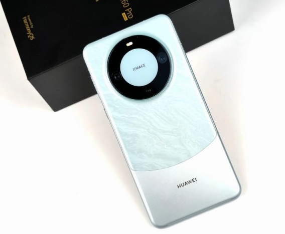 华为Mate60 Pro惊艳亮相：全面升级的性能、通信和拍照体验