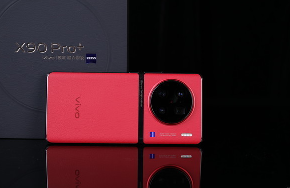 vivo X100系列：专注人像拍摄，舍弃长焦功能