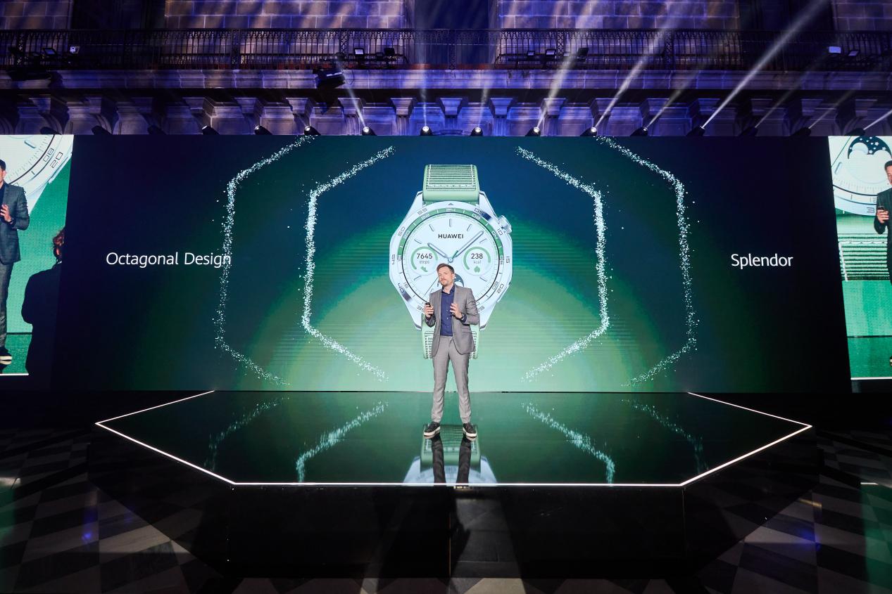 华为手表帕梅拉莫法拉王炸组合在欧洲发布会上掀起轰动！