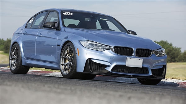 宝马坚守传统燃油车市场,不急于退出电动潮流