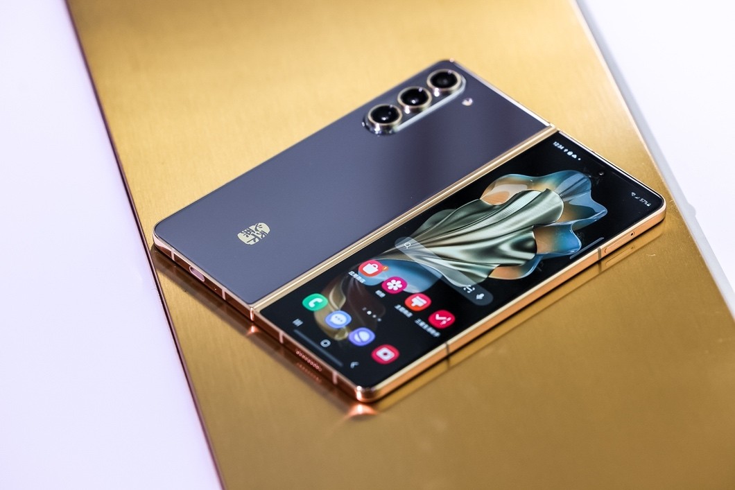 匠心熔铸 耀世而至 心系天下三星W24 | W24 Flip预约通道开启