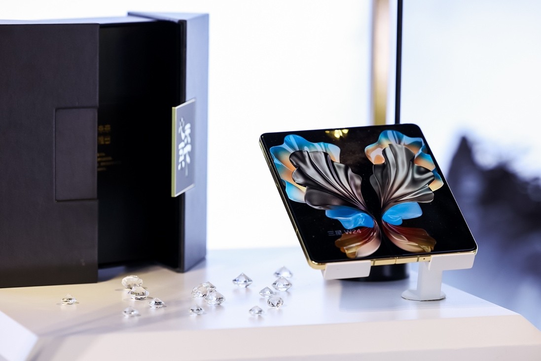 匠心熔铸 耀世而至 心系天下三星W24 | W24 Flip预约通道开启