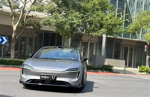 华丽登场!智界S7曝光:高性能电动轿跑震撼亮相