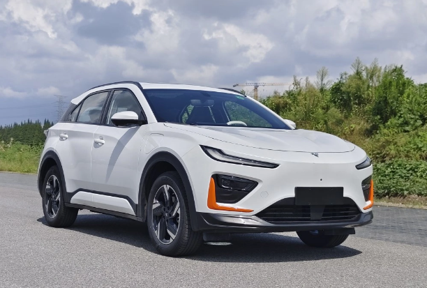 哪吒X亮相：智能配置引人注目，内外大改革不容忽视