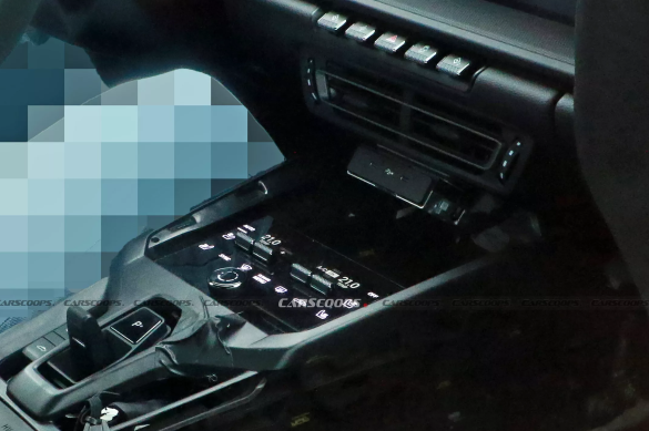 展望未来驾驶体验:保时捷Boxster EV内饰全景展示