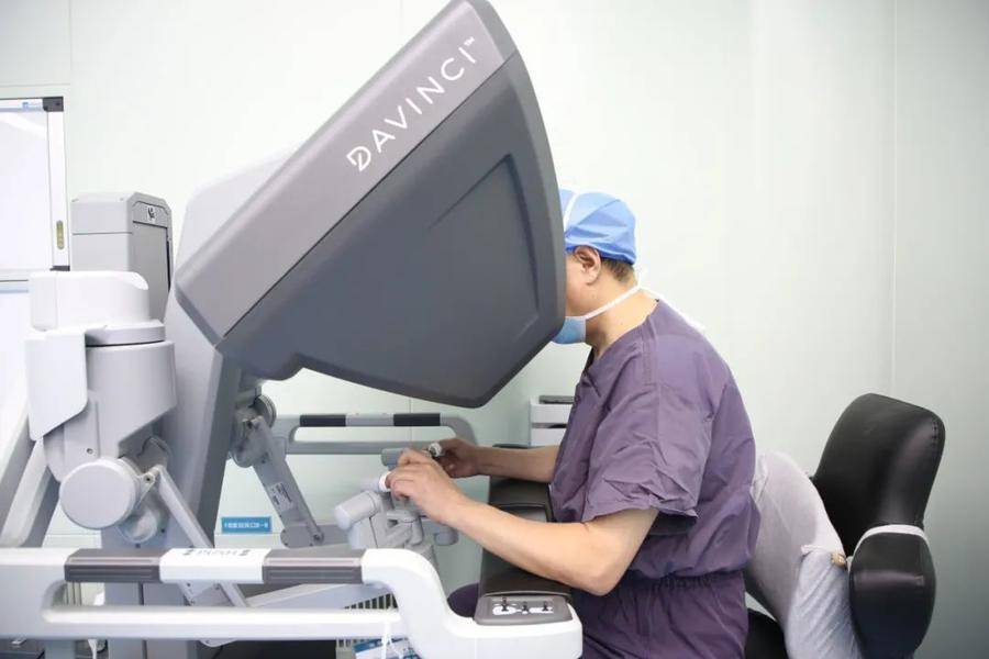 借助机器人精准“操刀”！守护前列腺癌患者健康