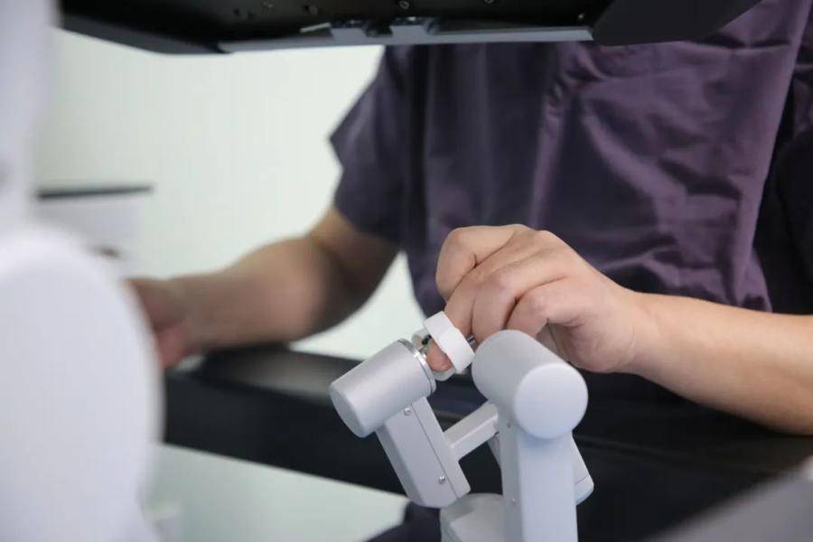 借助机器人精准“操刀”！守护前列腺癌患者健康