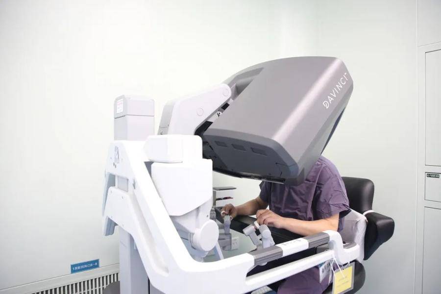 借助机器人精准“操刀”！守护前列腺癌患者健康