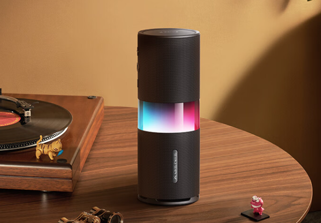 天猫精灵推出全新品牌“未来精灵 XGENIE”，将“小灵小灵”作为唤醒词