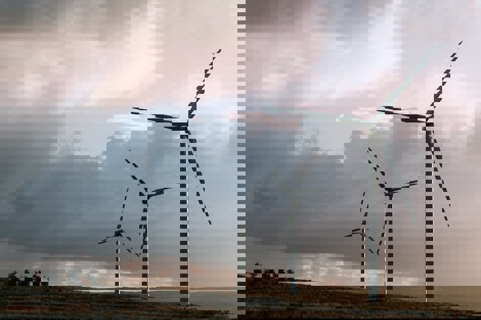 国家能源局:截至 8 月底全国累计发电装机容量同比增长 11.9%,太阳能大增 44.4%