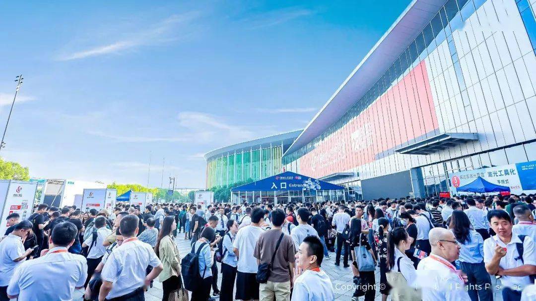 工博会首日 | 梅卡曼德携手七大合作伙伴亮相机器人展，20+智能应用震撼全场