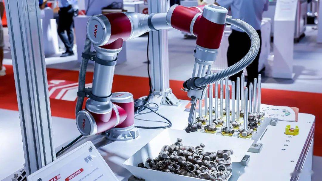 工博会首日 | 梅卡曼德携手七大合作伙伴亮相机器人展，20+智能应用震撼全场