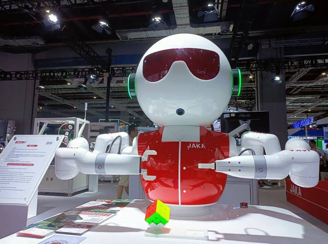 会玩魔方、会拉花……闵行这家企业的机器人还捧回了大奖!