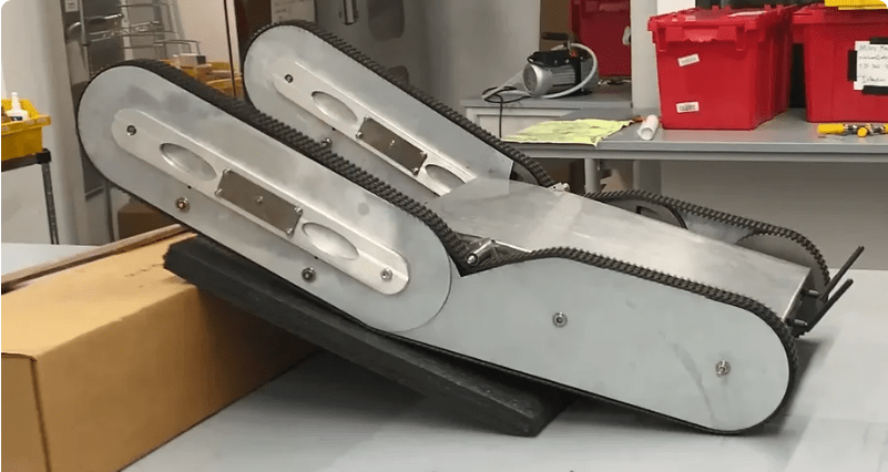 防火坦克机器人 FireBot 发布，可在火灾中拯救人员，价格为 9 万美元