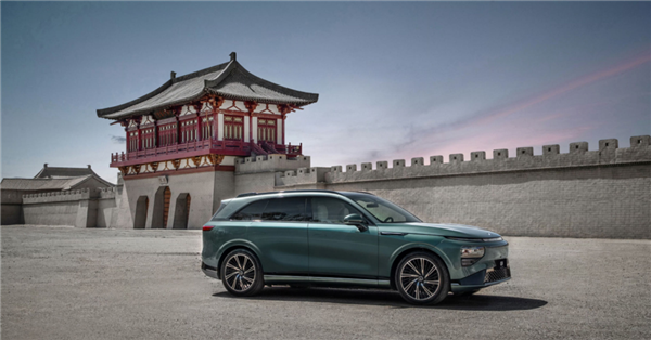 小鹏G9新车惊艳亮相，仅72小时销售突破8000辆