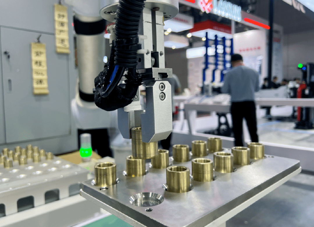 沉淀-积累-绽放 蓄力三年，多可协作机器人强势回归23届工博会