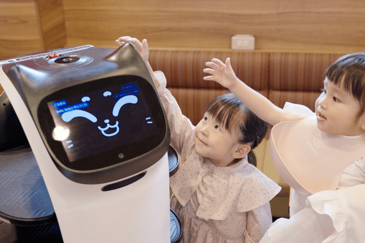 商用服务机器人出海,一场内功与外功的「修炼史」