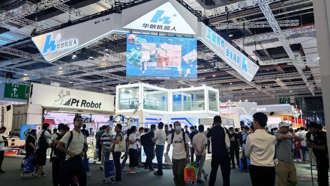 华数机器人在2023工博会上展示出色，引人瞩目的新能源行业展品