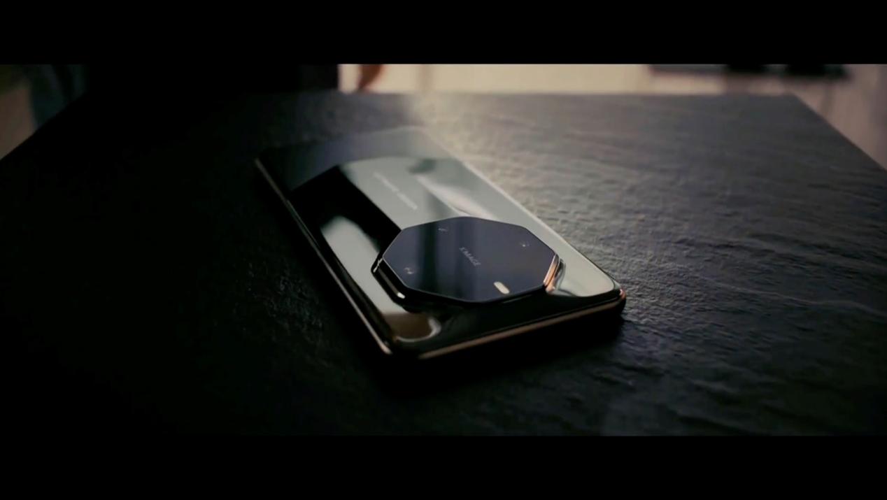 华为 Mate60 RS 引领科技巅峰!华为史上最高端直板手机,集创新科技之精髓