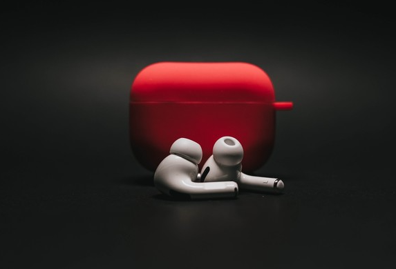 中国蓝牙耳机市场：2023年上半年出货量首次实现正增长