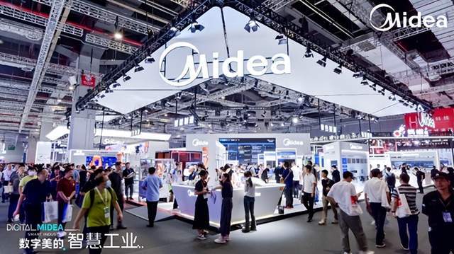 美的工业技术再次亮相工博会，推出首款3D AI相机，配备全新PLC和旋转伺服系统！