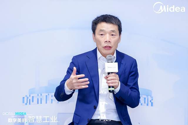 美的工业技术再次亮相工博会，推出首款3D AI相机，配备全新PLC和旋转伺服系统！