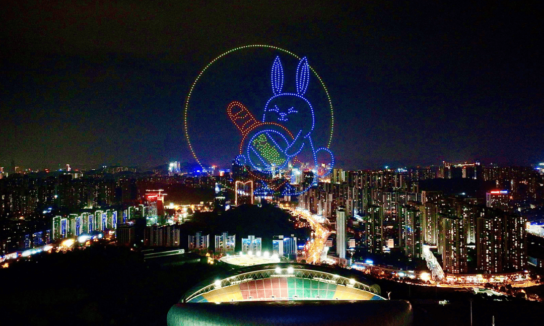 “君子之约，共享团圆” ！观山湖区上演无人机灯光秀