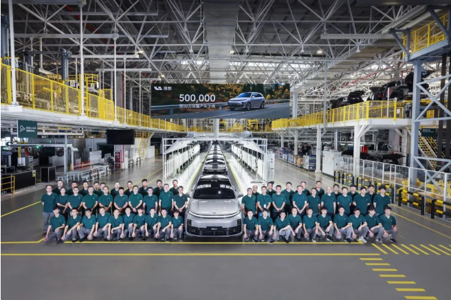 中国新势力电动汽车领域突破50万辆用户交付壮丽里程碑：实现了理想汽车的梦想