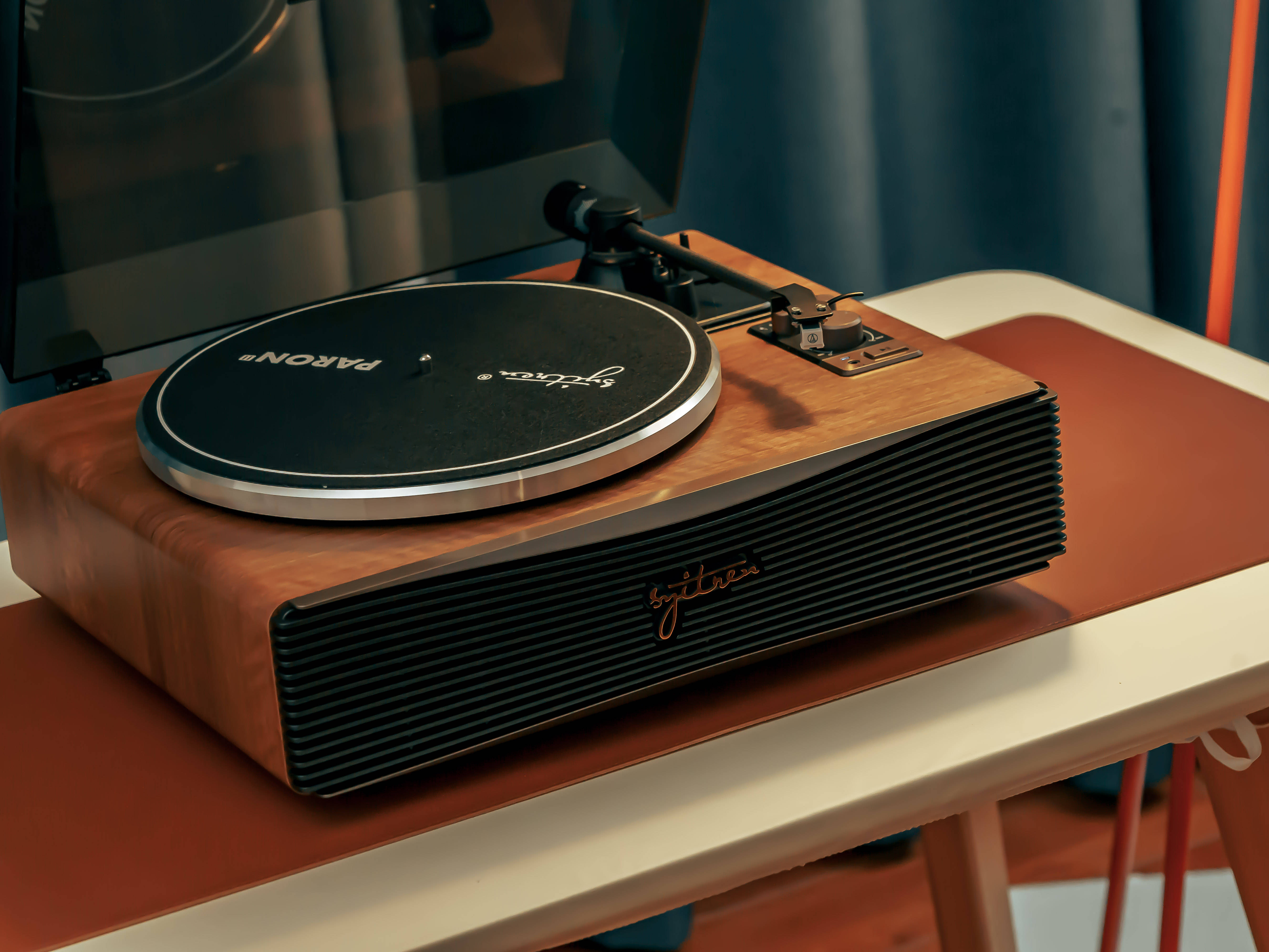 Syitren赛塔林PARON II上手:品味黑胶唱片机独特的复古韵味