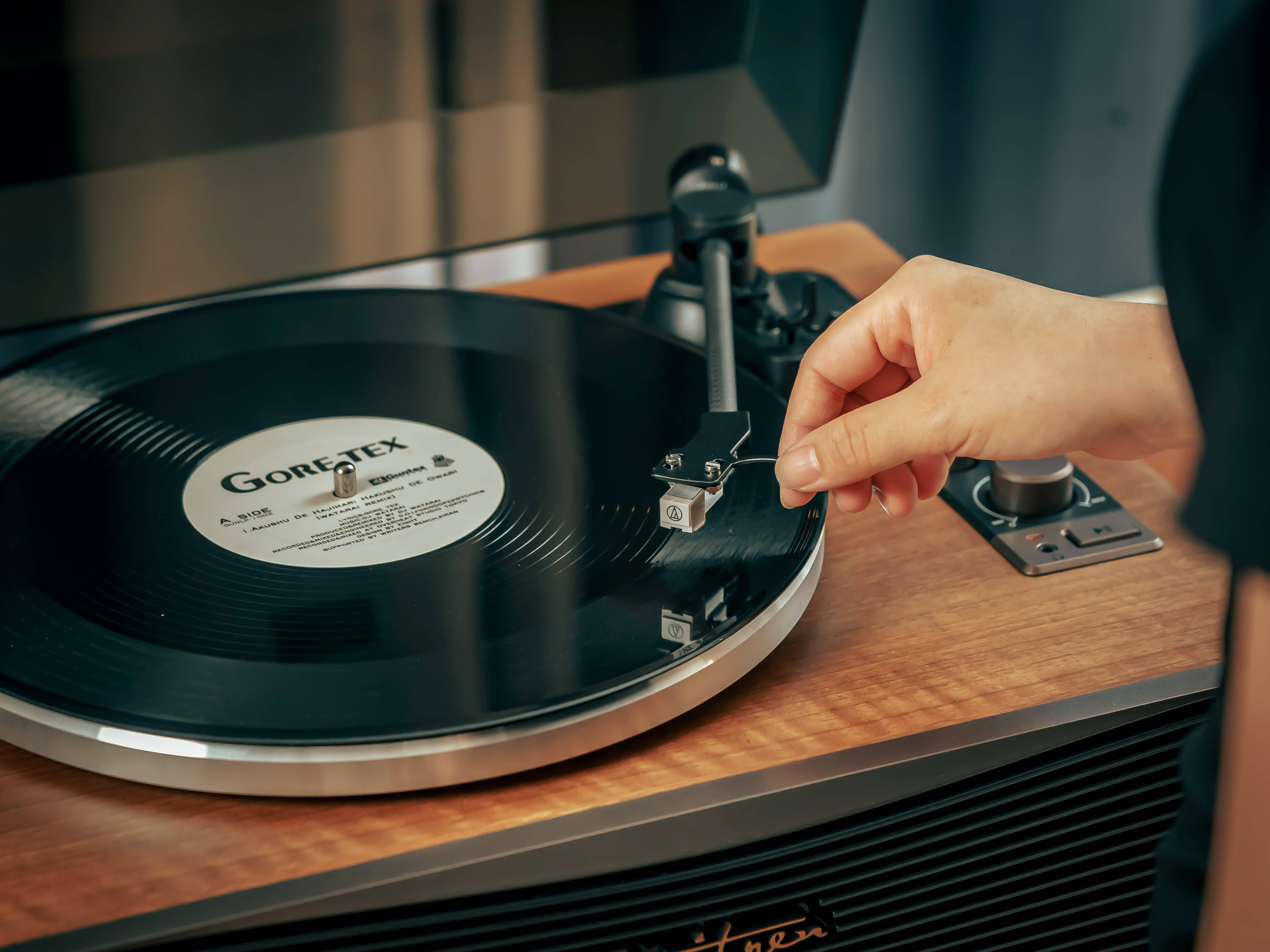 Syitren赛塔林PARON II上手:品味黑胶唱片机独特的复古韵味